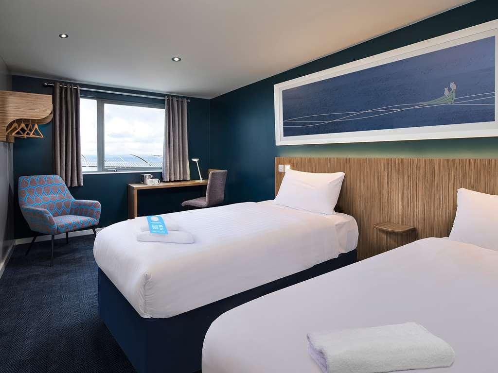 Travelodge London Central Bank Стая снимка