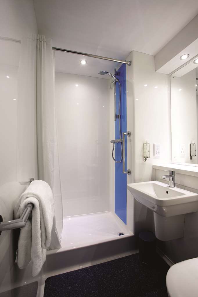 Travelodge London Central Bank Стая снимка